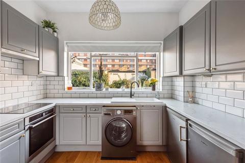 Flat 2, 36 Albion Road, London, N16 9PH