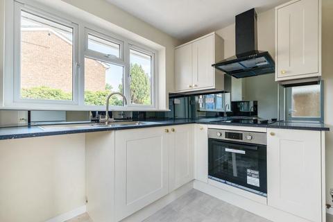 undefined, Carterton,  Oxfordshire,  OX18