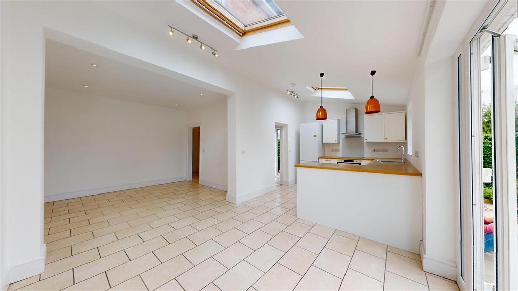 Hafren Road 24 Kitchen.jpg