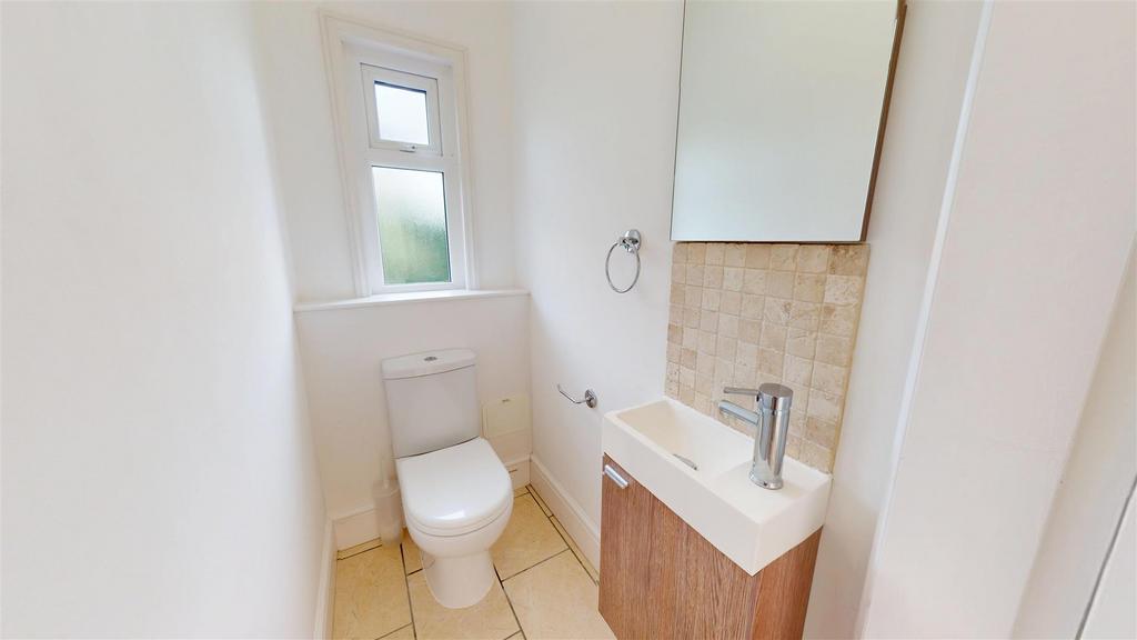 Hafren Road 24 Bathroom Two.jpg