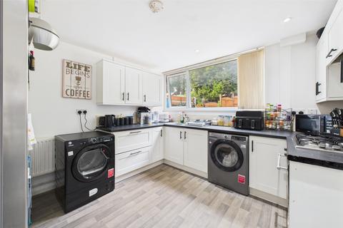 15 Batemoor Walk, Sheffield, S8 8EG