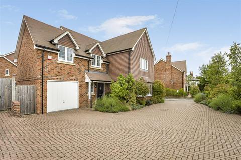 2 Dene Close, Playhatch, Reading, RG4 9FB