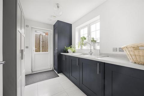 2 Dene Close, Playhatch, Reading, RG4 9FB
