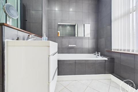 3 bedroom terraced house for sale, Victoria Grove., Leeds