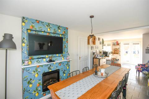 4 bedroom townhouse for sale, Mascroft Road, Trowbridge