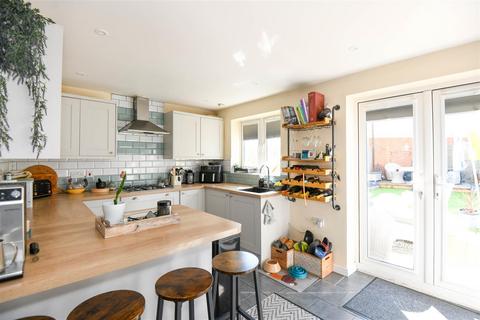 4 bedroom townhouse for sale, Mascroft Road, Trowbridge