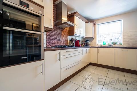 32 Bryony Way, Attleborough, NR17 1QL