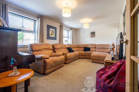32 Bryony Way, Attleborough, NR17 1QL