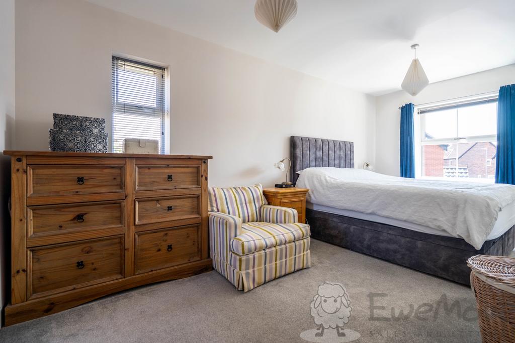 Principle Bedroom with Built-In Wardrobe