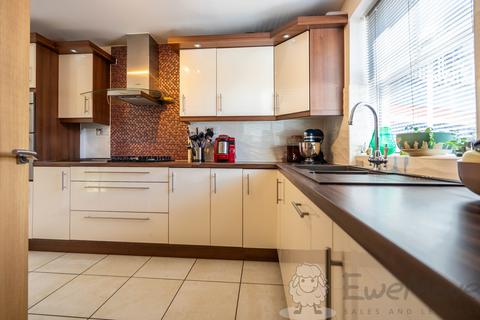 32 Bryony Way, Attleborough, NR17 1QL