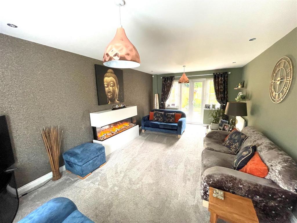 Lounge 1.jpg