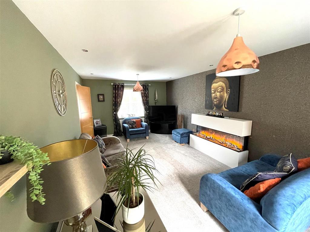 Lounge 2.jpg