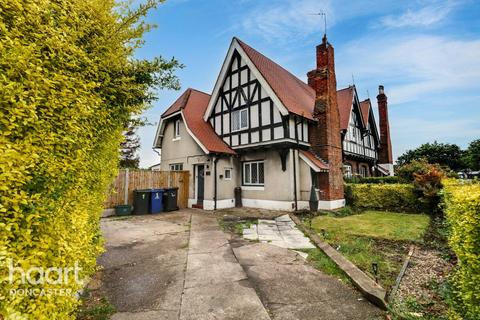 2 bedroom end of terrace house for sale, Station Road, Rossington, Doncaster