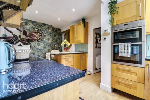 2 bedroom end of terrace house for sale, Station Road, Rossington, Doncaster