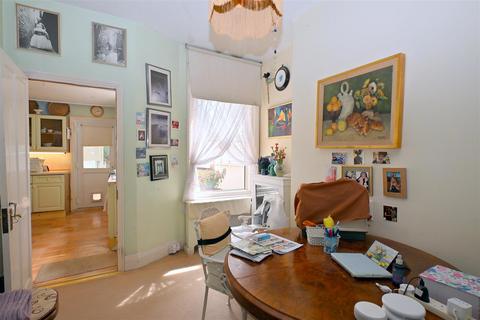 4 bedroom terraced house for sale, Willowfield Square, Eastbourne