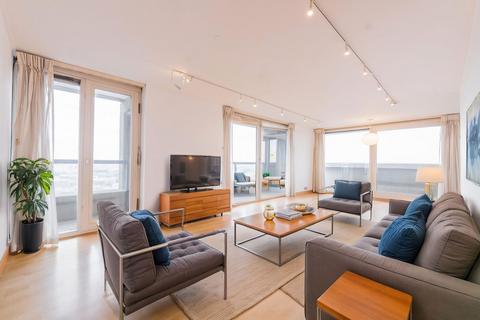 3 bedroom apartment for sale, Barbican, London, EC2Y 8BY