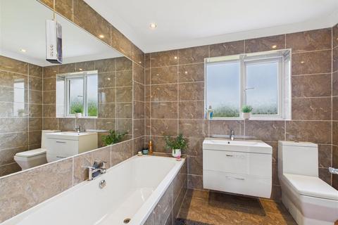 4 bedroom detached house for sale, Valley Drive, Kirk Ella