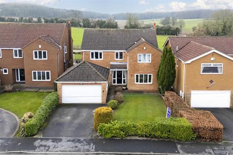 4 bedroom detached house for sale, Valley Drive, Kirk Ella