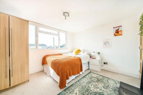 104 Graveney Road, London, SW17 0EH