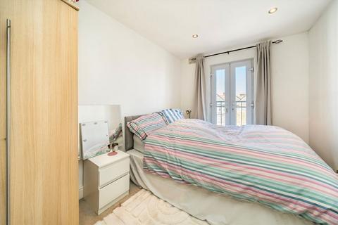 104 Graveney Road, London, SW17 0EH