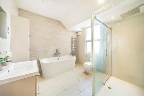 104 Graveney Road, London, SW17 0EH