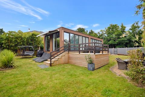 1 bedroom detached house for sale, Wey Meadows, Weybridge KT13