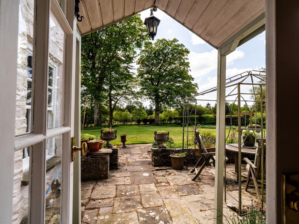 Kitchen/ Breakfast Room
