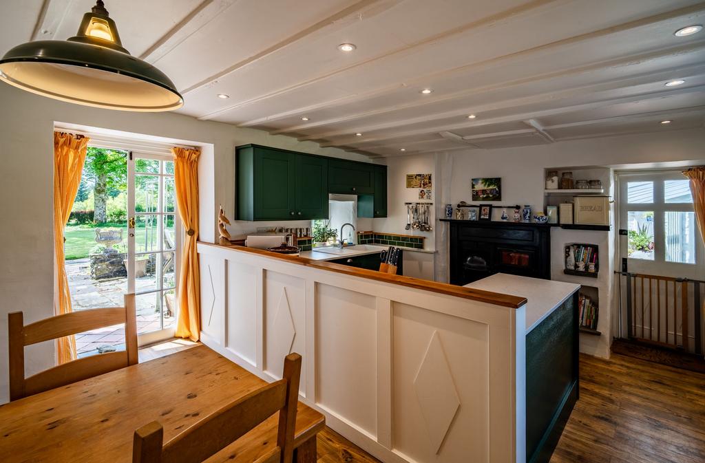 Kitchen/ Breakfast Room