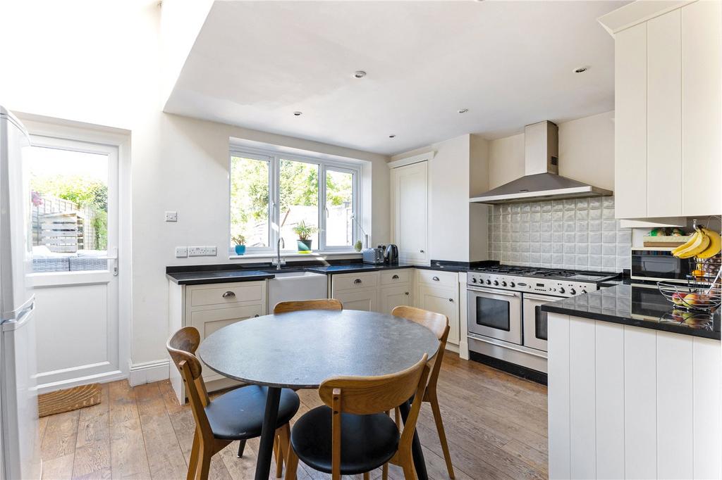 Kitchen/B&#39;fast Room