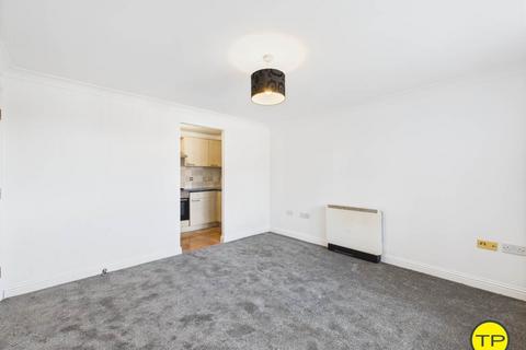 2 bedroom flat to rent, Fellowes Road, Peterborough PE2