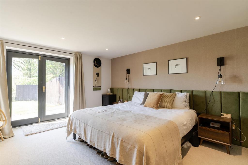 Principal bedroom 1.jpg