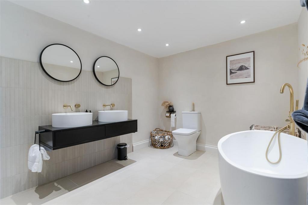 Principal ensuite.jpg