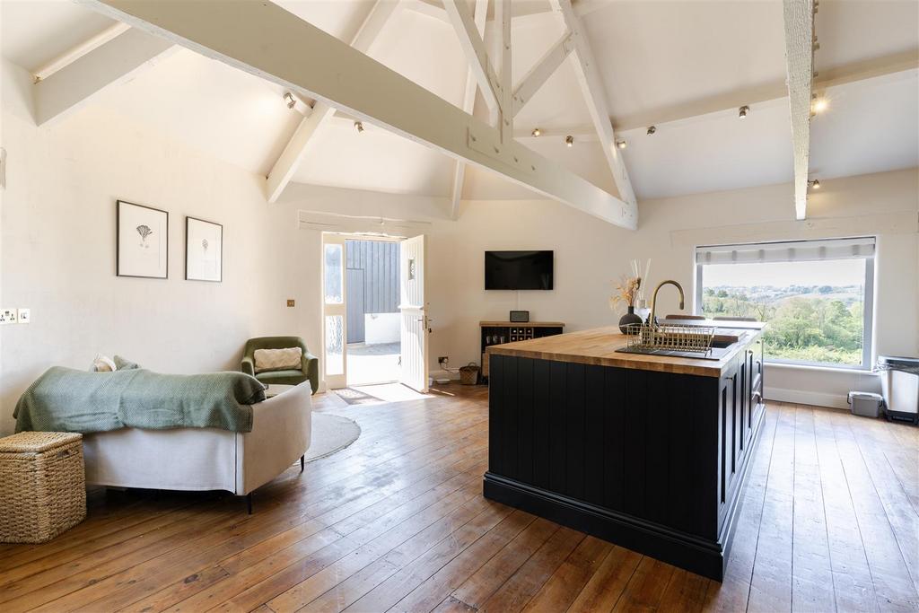 Kitchen breakfast room 2.jpg