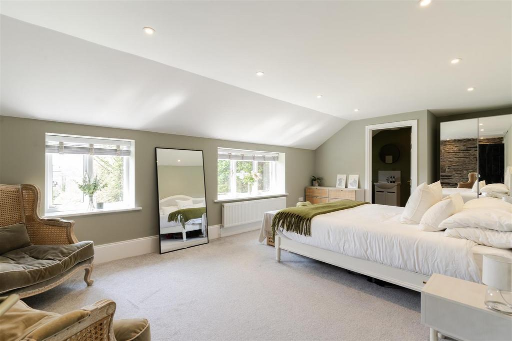 Bedroom 1.jpg