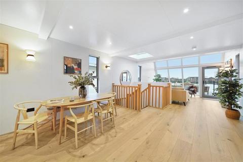 undefined, Cheyne Pier, Cheyne Walk, London