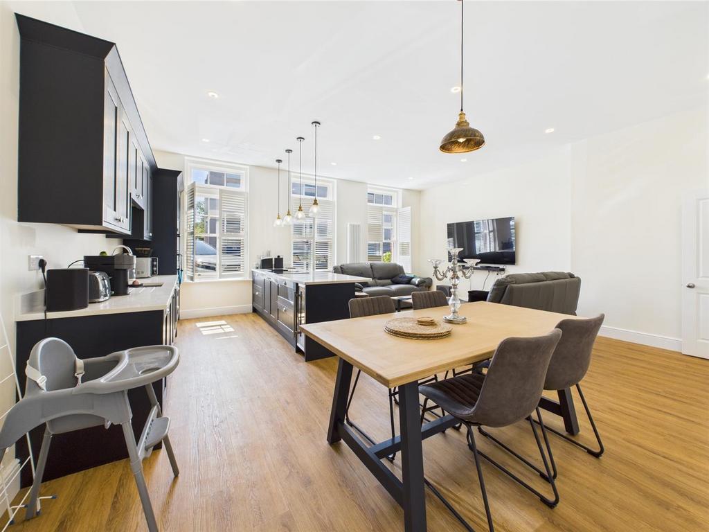 CAM04116 G0-PR0180-STILL010.jpg