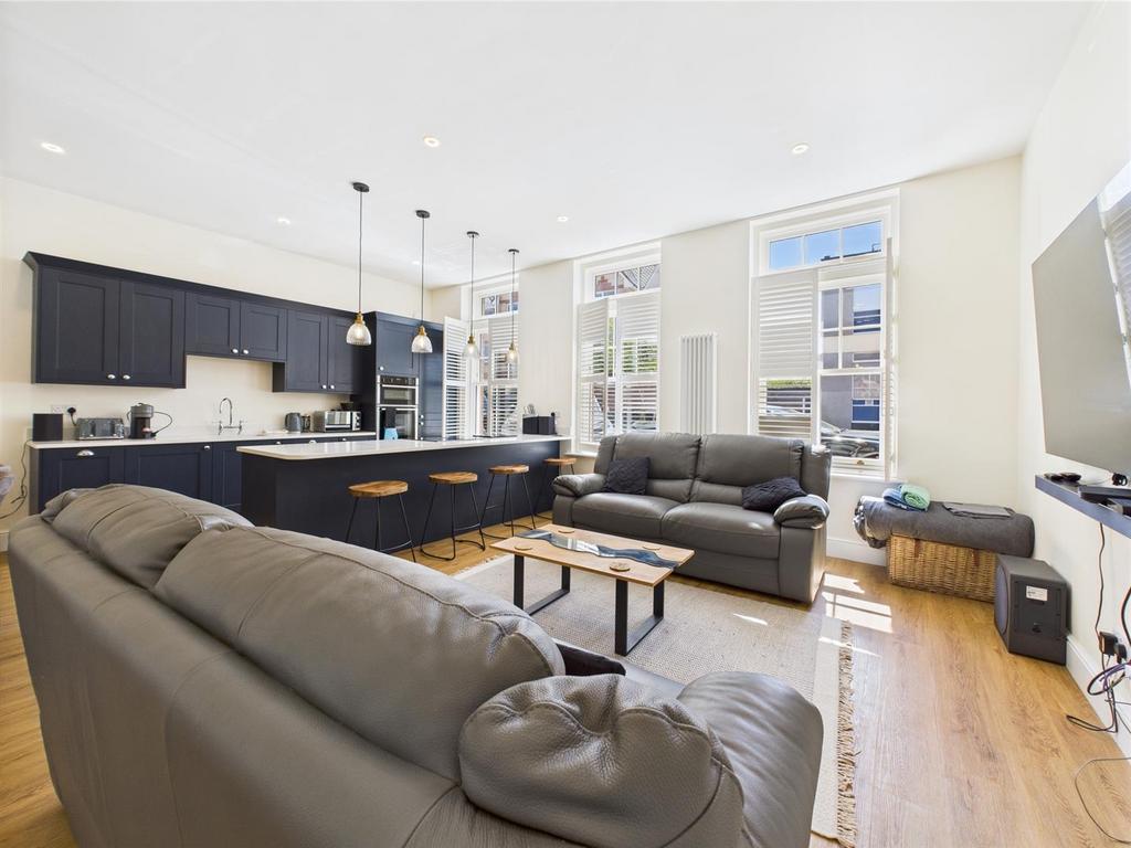 CAM04116 G0-PR0180-STILL014.jpg