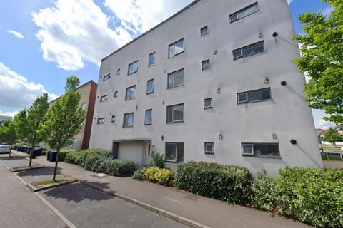 3 bedroom flat to rent, Aviation Avenue, Hatfield AL10