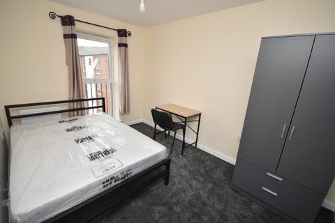 3 bedroom flat to rent, Aviation Avenue, Hatfield AL10