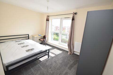 3 bedroom flat to rent, Aviation Avenue, Hatfield AL10