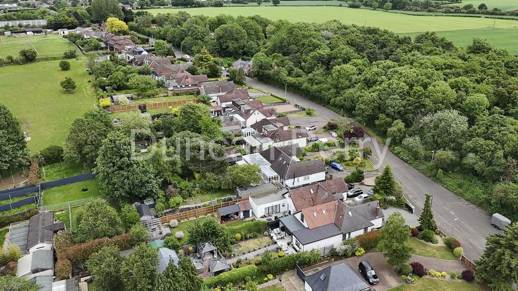 3 Dixons Hill Close AL9 - Ariel 2.JPG