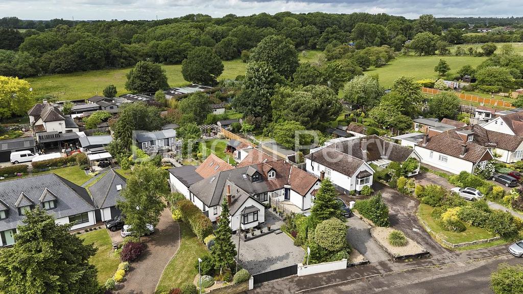 3 Dixons Hill Close AL9 - Ariel 3.JPG