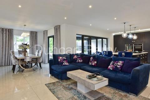 3 Dixons Hill Close, Welham Green, Hatfield, AL9 7EF