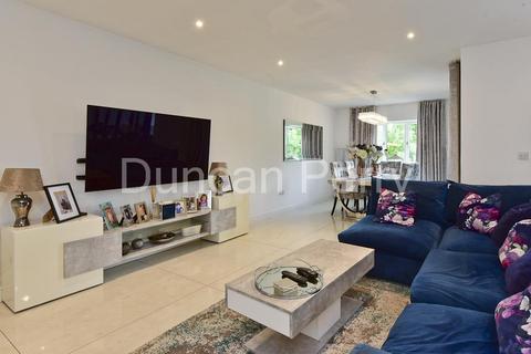 3 Dixons Hill Close, Welham Green, Hatfield, AL9 7EF