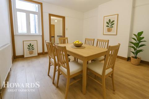 3 bedroom terraced house for sale, Beach Road, Caister-on-Sea