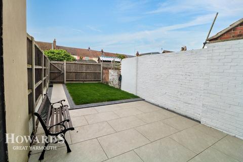3 bedroom terraced house for sale, Beach Road, Caister-on-Sea
