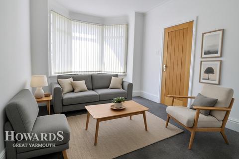 3 bedroom terraced house for sale, Beach Road, Caister-on-Sea
