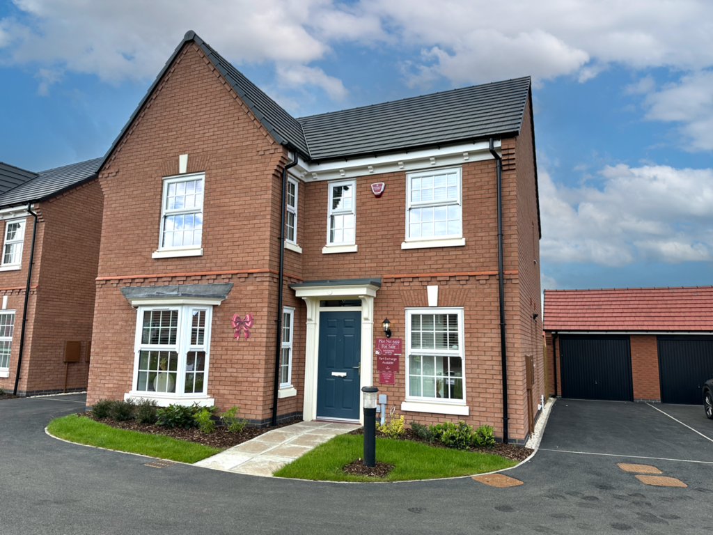 4 bedroom detached house for sale