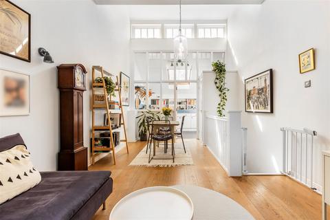 46 Bradshaw Close, London, SW19 8NL