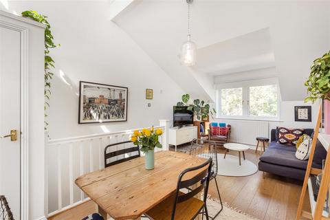 46 Bradshaw Close, London, SW19 8NL